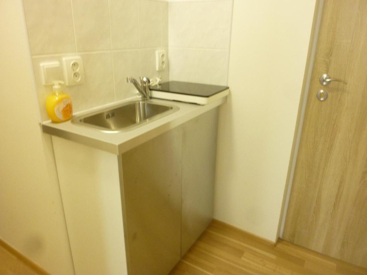 Apartment Van N Praga Esterno foto